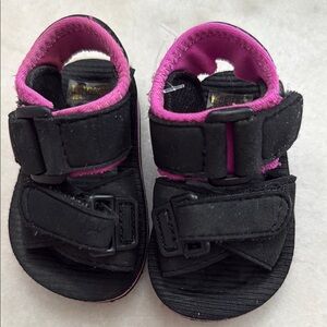 Black and Pink infant sandals new Sz 2